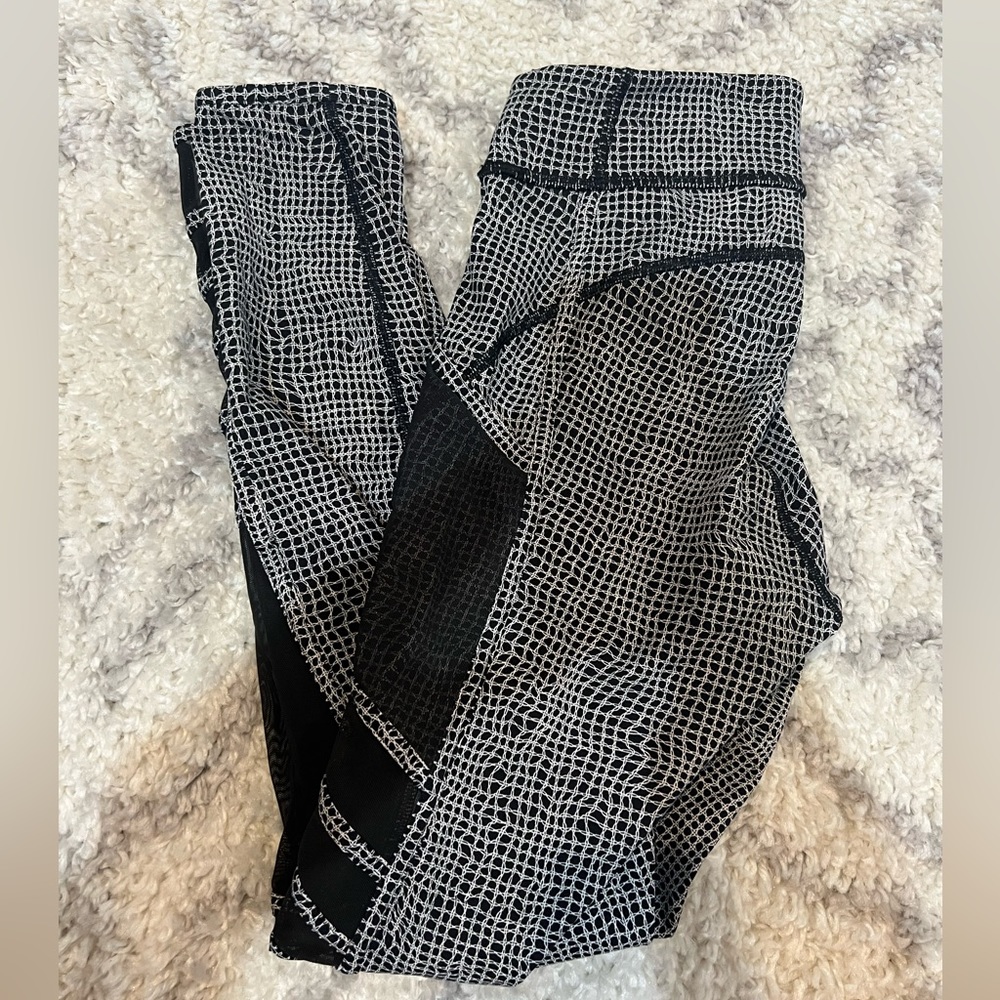 Lululemon size 4